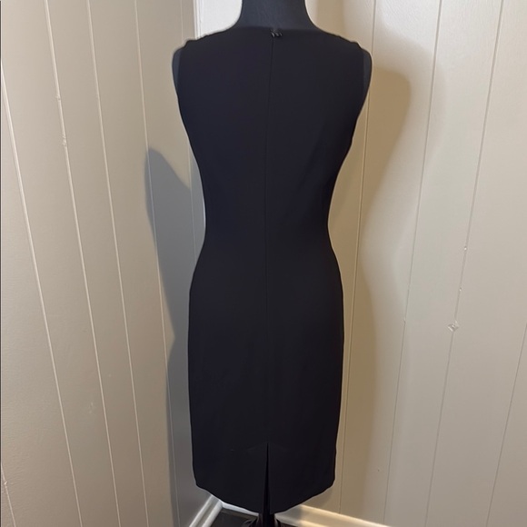 Z Ann Taylor Women’s 2 Black Sheath Mini Dress Scoop Neck Sleeveless - Picture 4 of 5